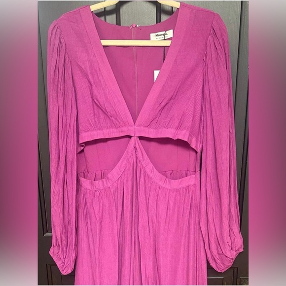 Elegant Magenta Maxi Dress - Picture 3 of 8